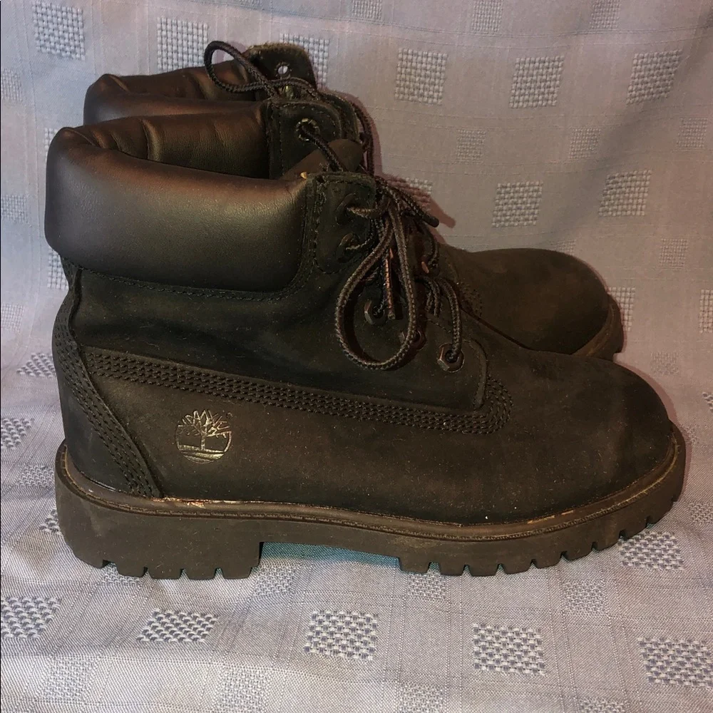 Used Boys Timberland Black Boots Size 2M 12707